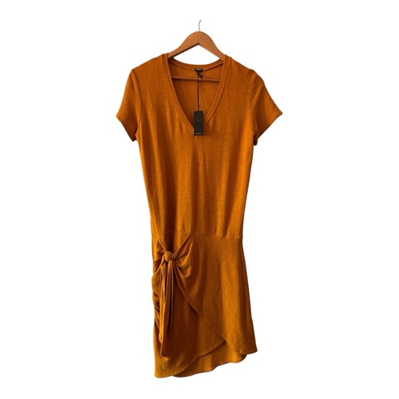 Monrow Dresses & Skirts - MONROW SUPERSOFT SHORT SLEEVE V DRESS WITH TIE Women’s Size M Mustard